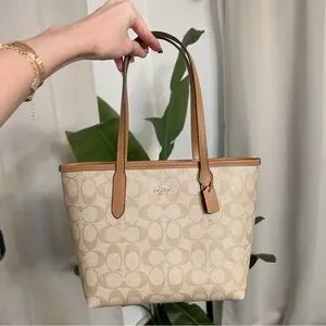 【COACH】Mini City トートバック 在庫確認願います CN733 Disney X Coach City Tote シティ トート A4対応 関税送料込
